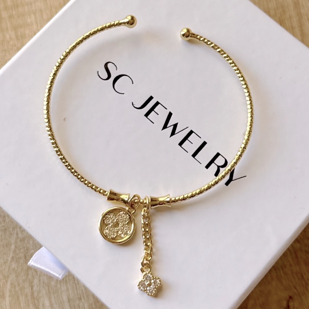Clover Charm Cuff | 14k Gold Plated Luxury Jewelry - Picture 3 of 9